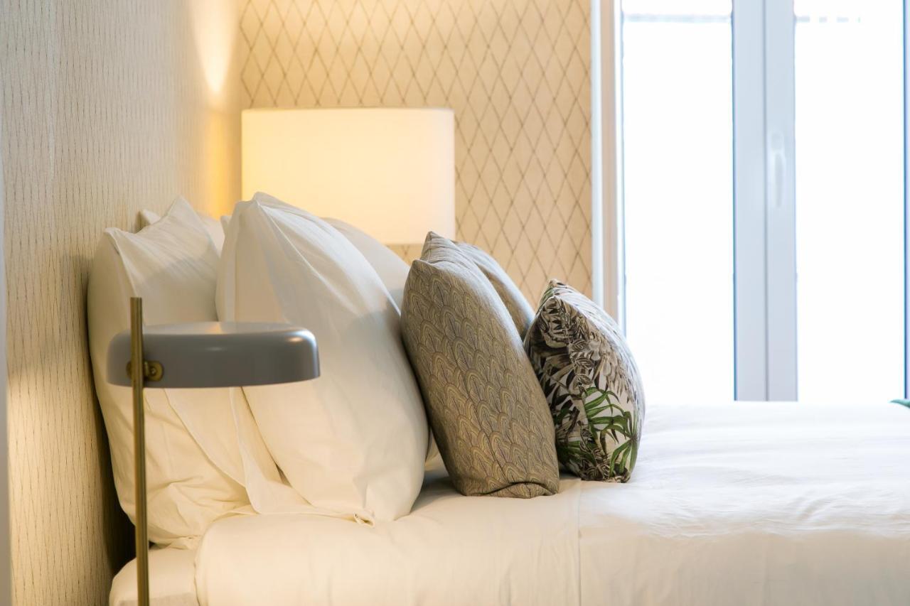 Apartament Luxury Retreat! 2 Suites, Balcony & Views!! *
