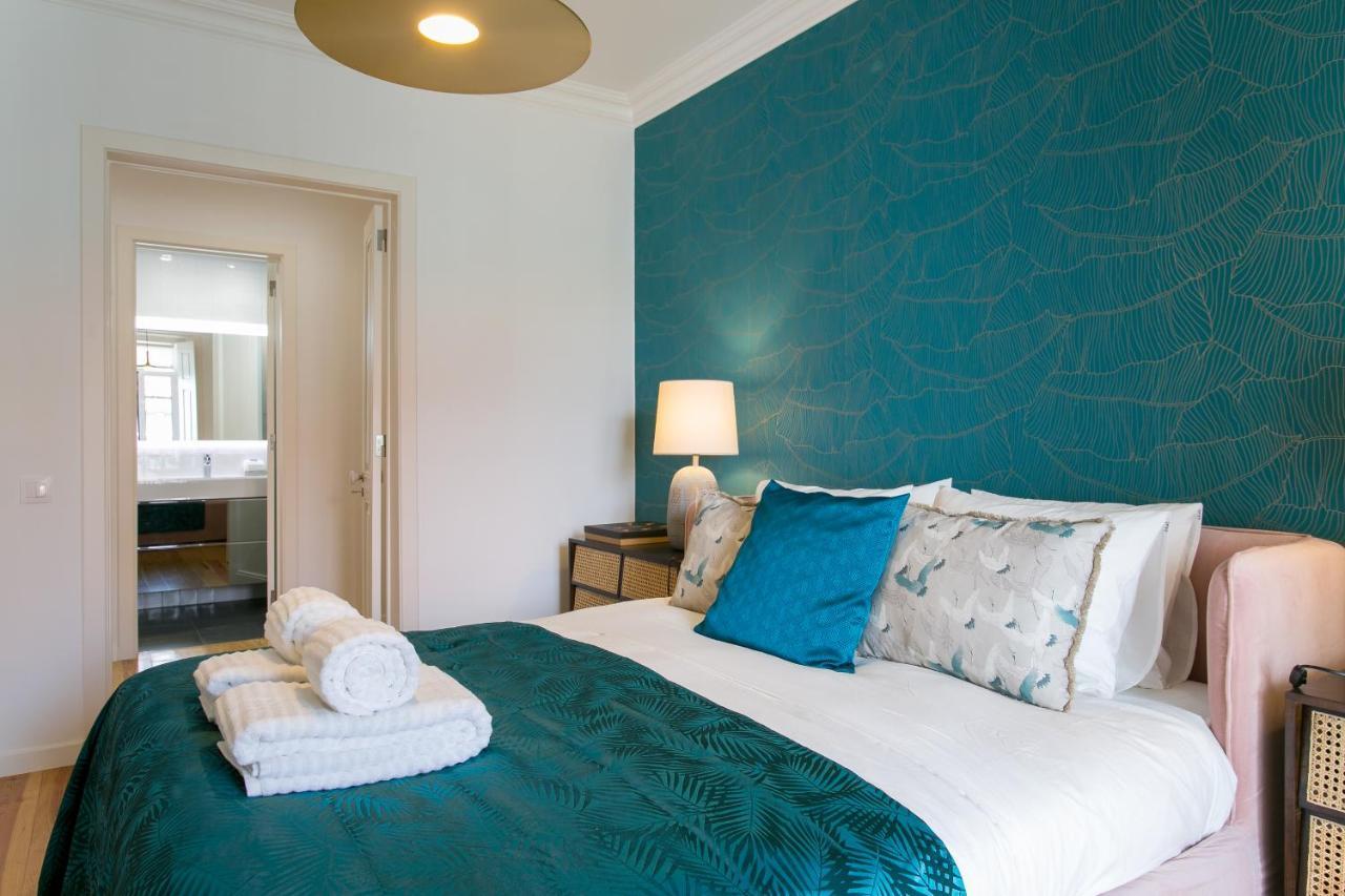 Apartament Luxury Retreat! 2 Suites, Balcony & Views!! *